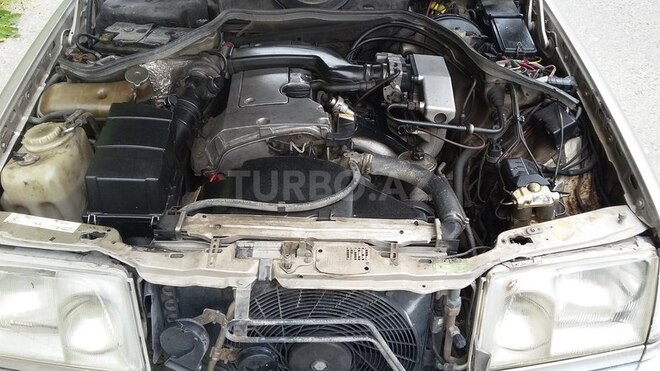 Mercedes E 220 1993, 385,200 km - 2.2 l - Bakı