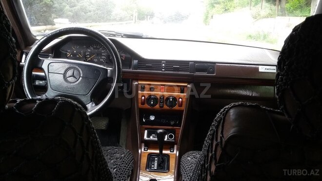 Mercedes E 220 1993, 385,200 km - 2.2 l - Bakı