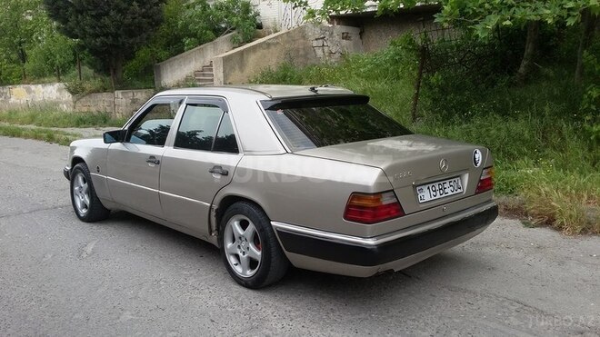 Mercedes E 220 1993, 385,200 km - 2.2 l - Bakı