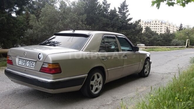 Mercedes E 220 1993, 385,200 km - 2.2 l - Bakı