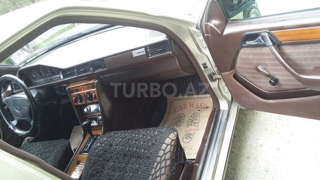 Mercedes E 220 1993, 385,200 km - 2.2 l - Bakı
