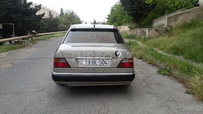 Mercedes E 220 1993, 385,200 km - 2.2 l - Bakı