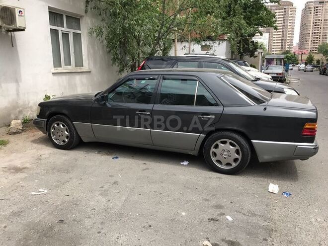 Mercedes E 200 1993, 250,000 km - 2.0 l - Bakı