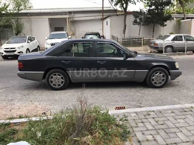 Mercedes E 200 1993, 250,000 km - 2.0 l - Bakı