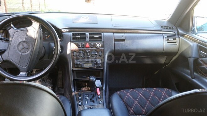 Mercedes E 240 1998, 244,000 km - 2.4 l - Mingəçevir