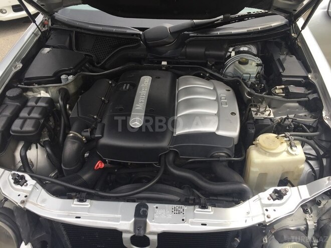 Mercedes E 220 2001, 170,000 km - 2.2 l - Bakı