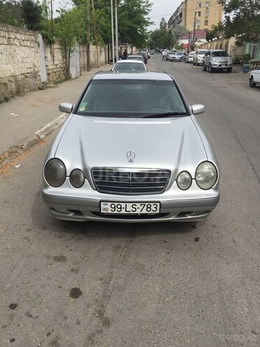 Mercedes E 220 2001, 170,000 km - 2.2 l - Bakı