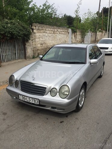 Mercedes E 220 2001, 170,000 km - 2.2 l - Bakı