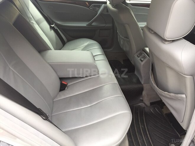 Mercedes E 220 2001, 170,000 km - 2.2 l - Bakı