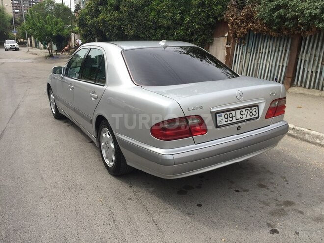 Mercedes E 220 2001, 170,000 km - 2.2 l - Bakı