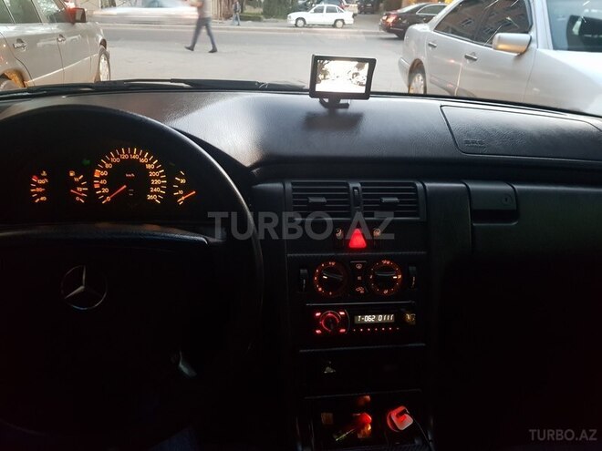 Mercedes E 200 1995, 300,000 km - 2.0 l - Bakı