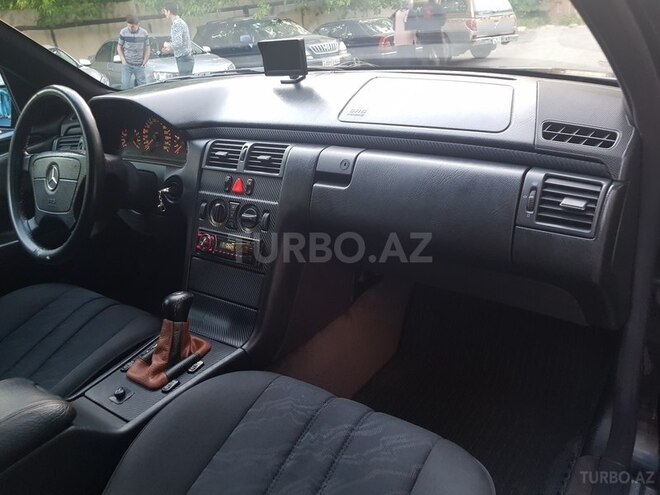 Mercedes E 200 1995, 300,000 km - 2.0 l - Bakı
