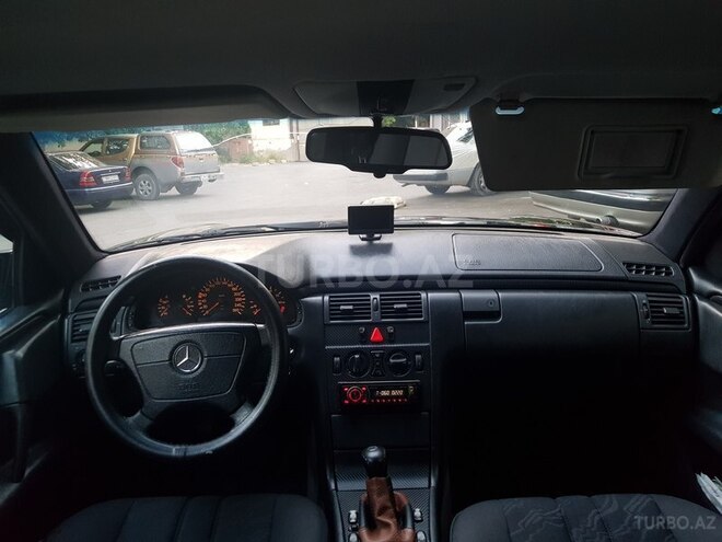 Mercedes E 200 1995, 300,000 km - 2.0 l - Bakı