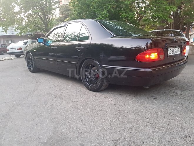 Mercedes E 200 1995, 300,000 km - 2.0 l - Bakı