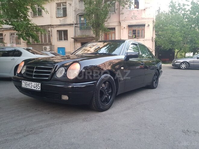 Mercedes E 200 1995, 300,000 km - 2.0 l - Bakı