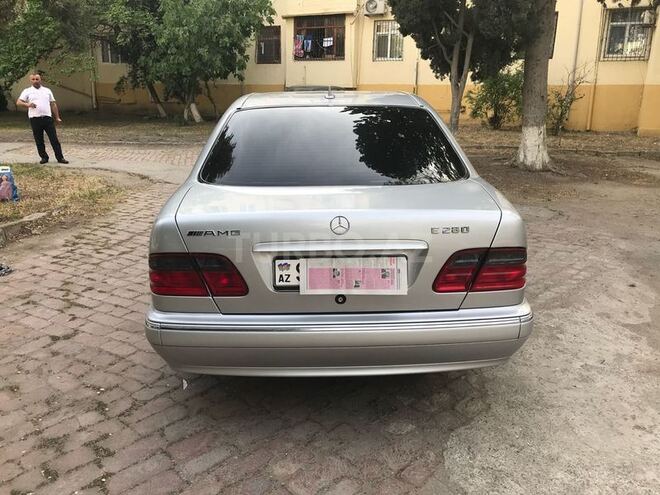 Mercedes E 280 2000, 300,000 km - 2.8 l - Bakı