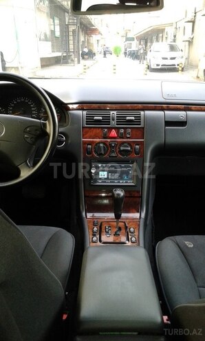 Mercedes E 240 1999, 335,300 km - 2.4 l - Bakı
