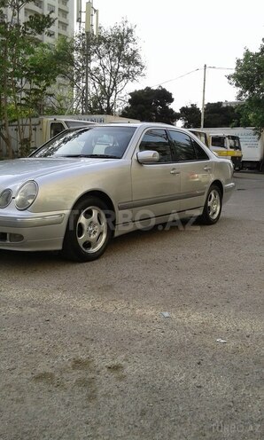 Mercedes E 240 1999, 335,300 km - 2.4 l - Bakı