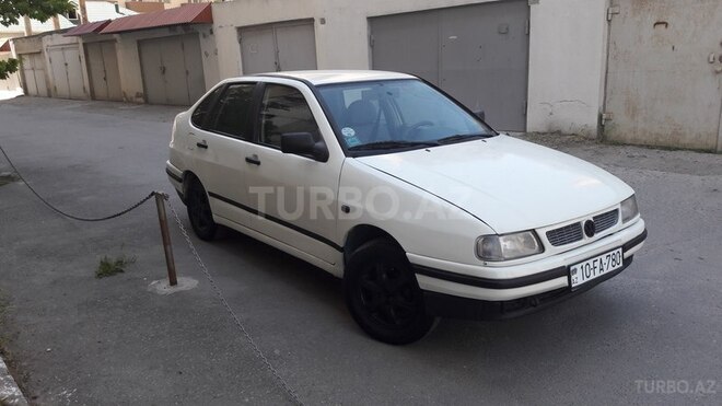 Volkswagen Polo 1996, 243,300 km - 1.6 l - Bakı