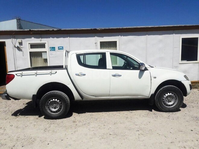 Mitsubishi L200 2010, 476,000 km - 2.5 l - Bakı