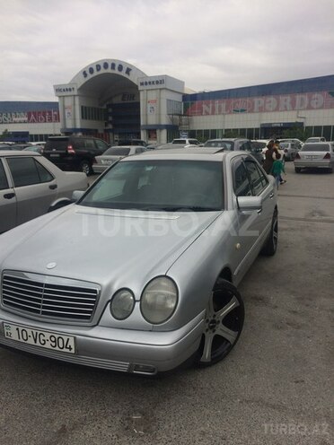 Mercedes E 240 1998, 268,000 km - 2.4 l - Bakı
