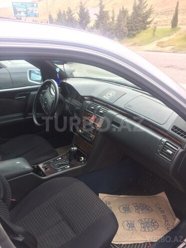 Mercedes E 240 1998, 268,000 km - 2.4 l - Bakı