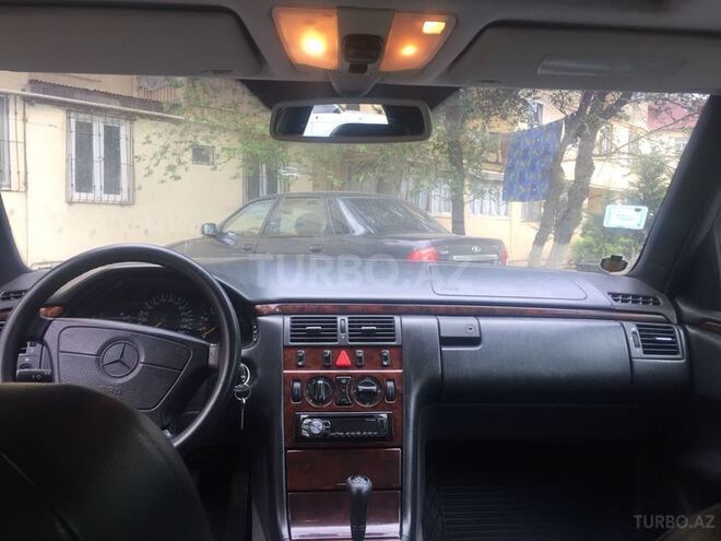 Mercedes E 280 1998, 314,000 km - 2.8 l - Sumqayıt