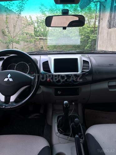 Mitsubishi L200 2011, 215,799 km - 2.5 l - Bakı