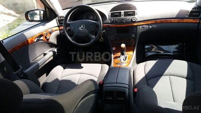 Mercedes E 240 2005, 247,000 km - 2.6 л - Bakı