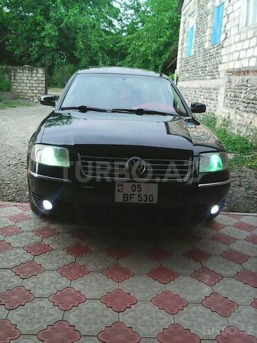 Volkswagen Passat 2001, 100,000 km - 1.8 l - Ağstafa