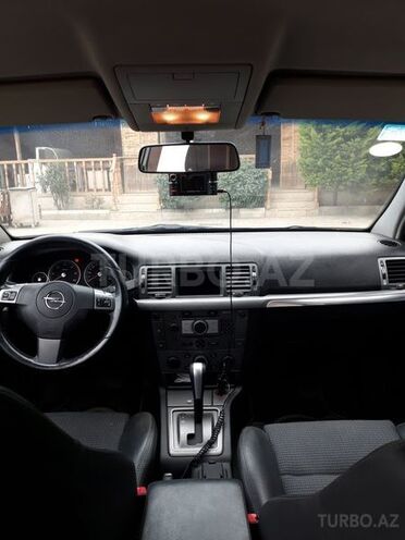 Opel Vectra 2006, 180,000 km - 2.0 l - Salyan