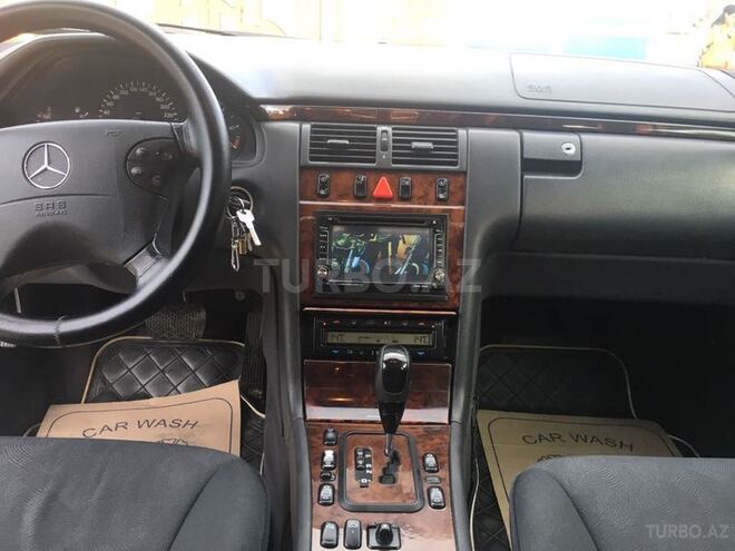 Mercedes E 270 2001, 294,567 km - 2.7 l - Bakı