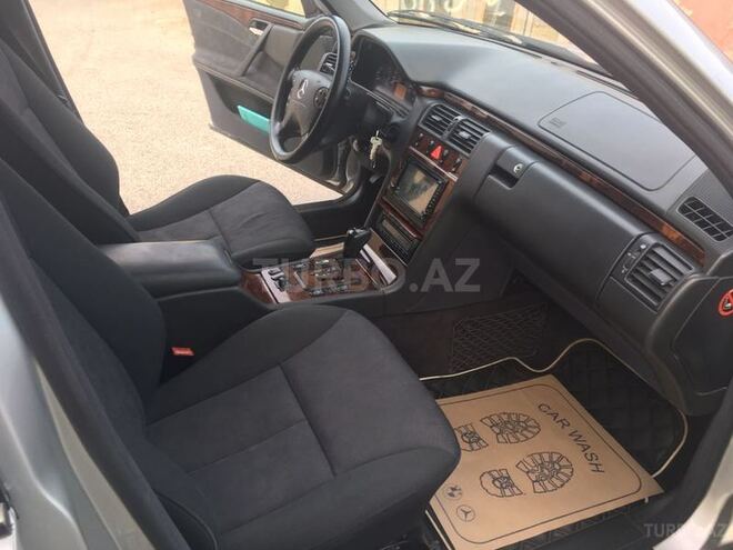 Mercedes E 270 2001, 294,567 km - 2.7 l - Bakı