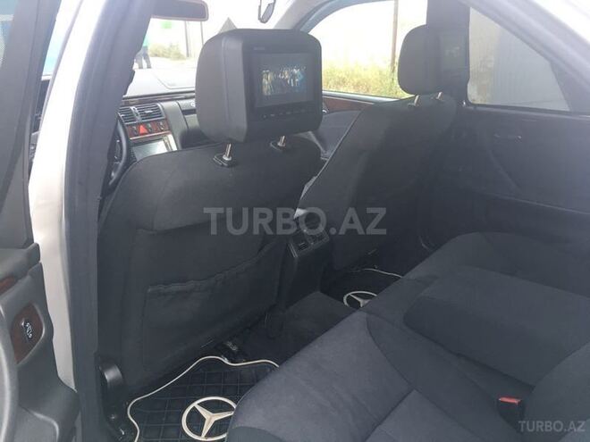 Mercedes E 270 2001, 294,567 km - 2.7 l - Bakı