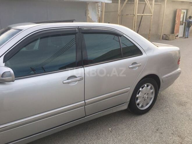 Mercedes E 270 2001, 294,567 km - 2.7 l - Bakı