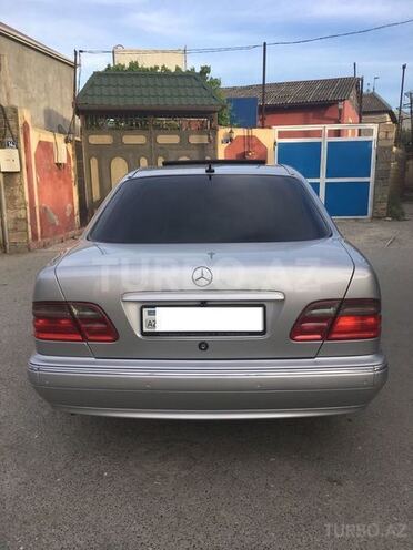 Mercedes E 270 2001, 294,567 km - 2.7 l - Bakı