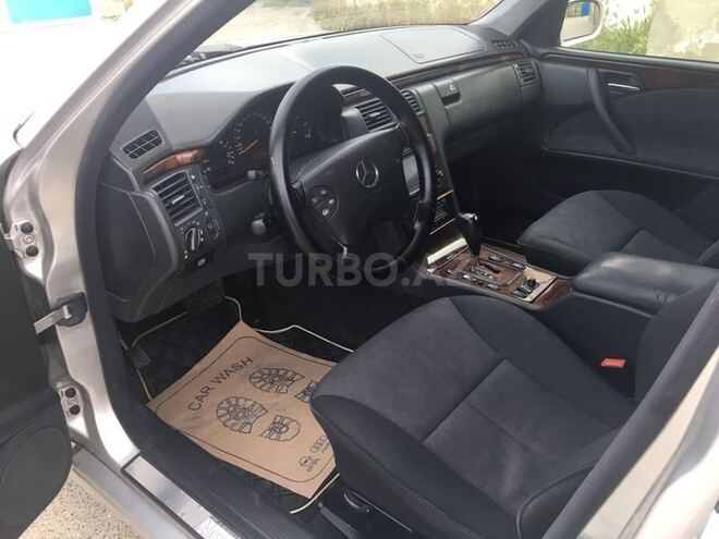 Mercedes E 270 2001, 294,567 km - 2.7 l - Bakı