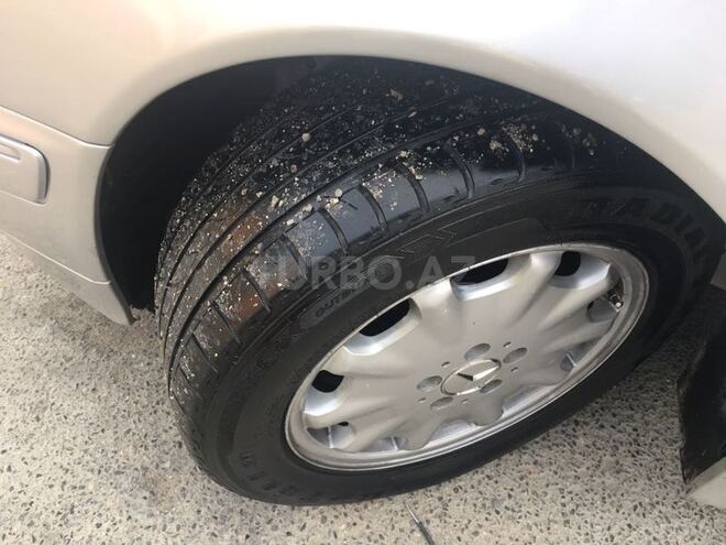 Mercedes E 270 2001, 294,567 km - 2.7 l - Bakı