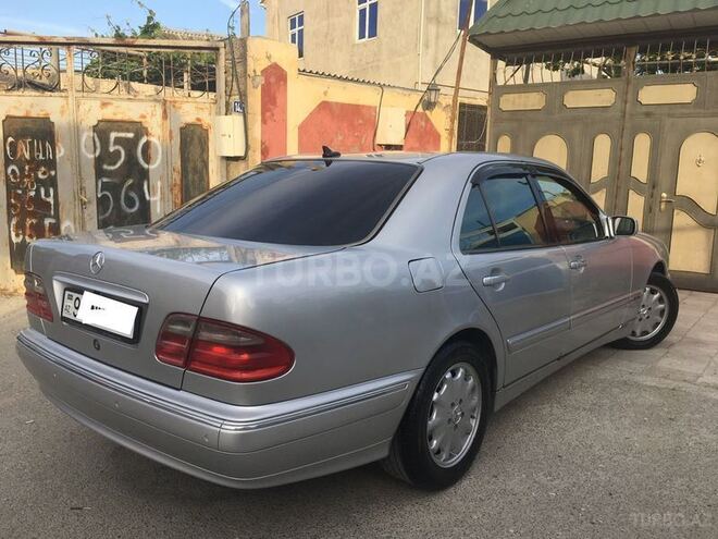 Mercedes E 270 2001, 294,567 km - 2.7 l - Bakı