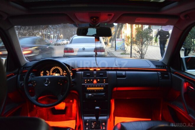 Mercedes E 280 2000, 162,000 km - 2.8 l - Bakı