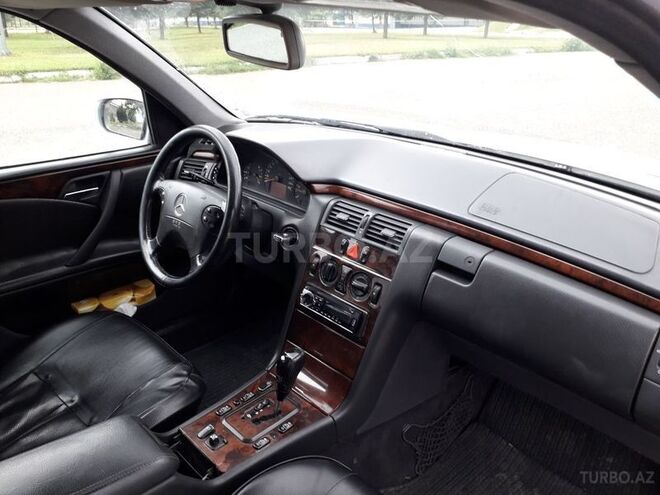 Mercedes E 220 2000, 250,000 km - 2.2 l - Şəmkir