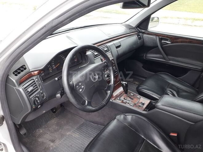 Mercedes E 220 2000, 250,000 km - 2.2 l - Şəmkir
