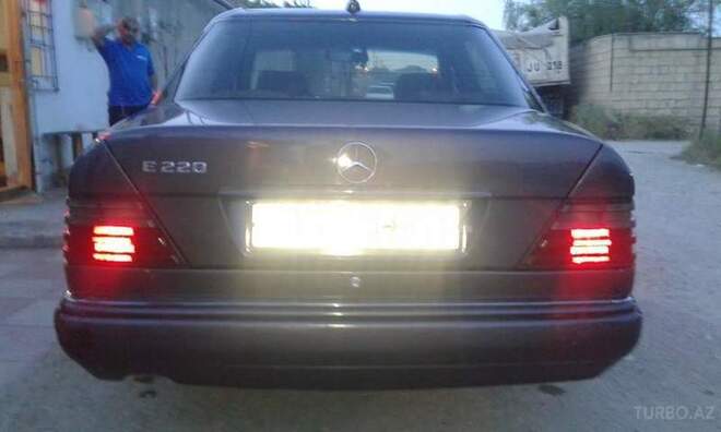 Mercedes E 220 1994, 270,000 km - 2.2 l - Bakı
