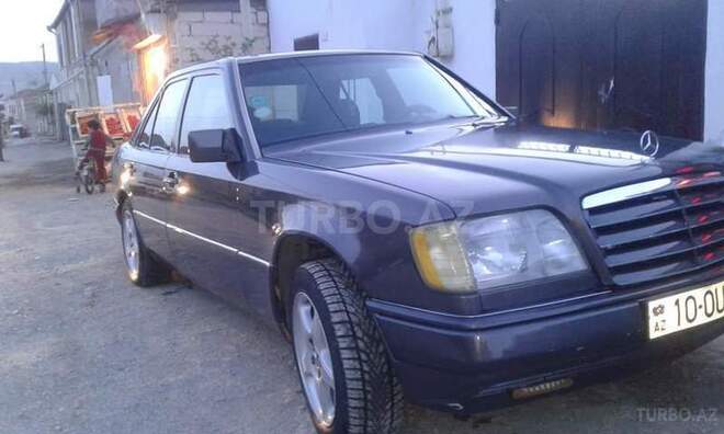 Mercedes E 220 1994, 270,000 km - 2.2 l - Bakı