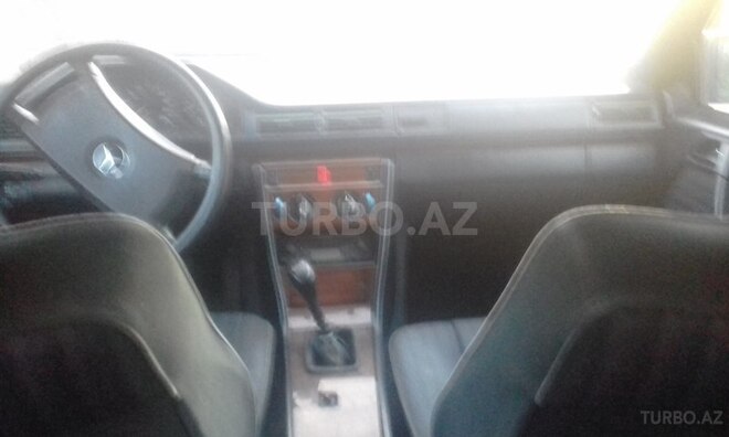 Mercedes E 200 1990, 250,000 km - 2.0 l - Bakı