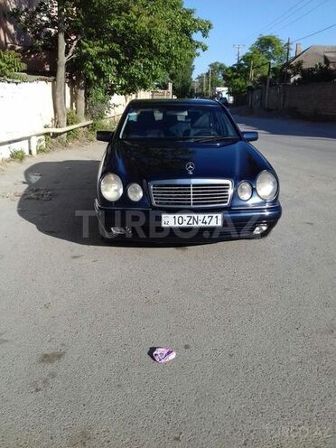 Mercedes E 240 1999, 281,000 km - 2.4 l - Bakı