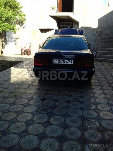 Mercedes E 240 1999, 281,000 km - 2.4 l - Bakı