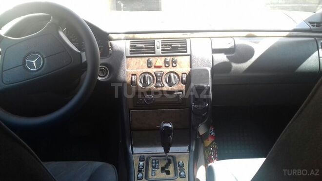 Mercedes E 240 1999, 281,000 km - 2.4 l - Bakı