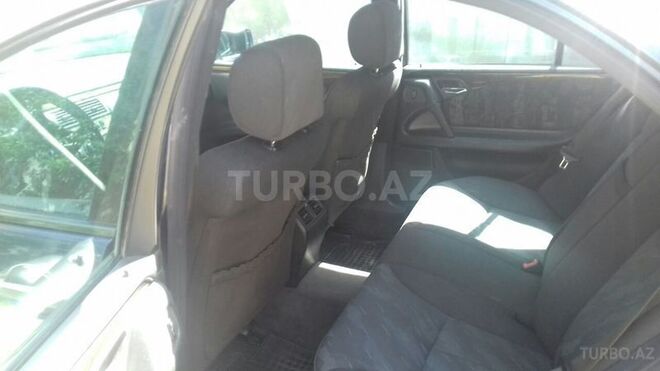 Mercedes E 240 1999, 281,000 km - 2.4 l - Bakı