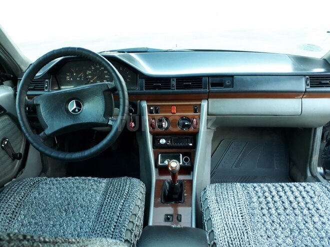 Mercedes E 200 1992, 240,000 km - 2.0 l - Sumqayıt